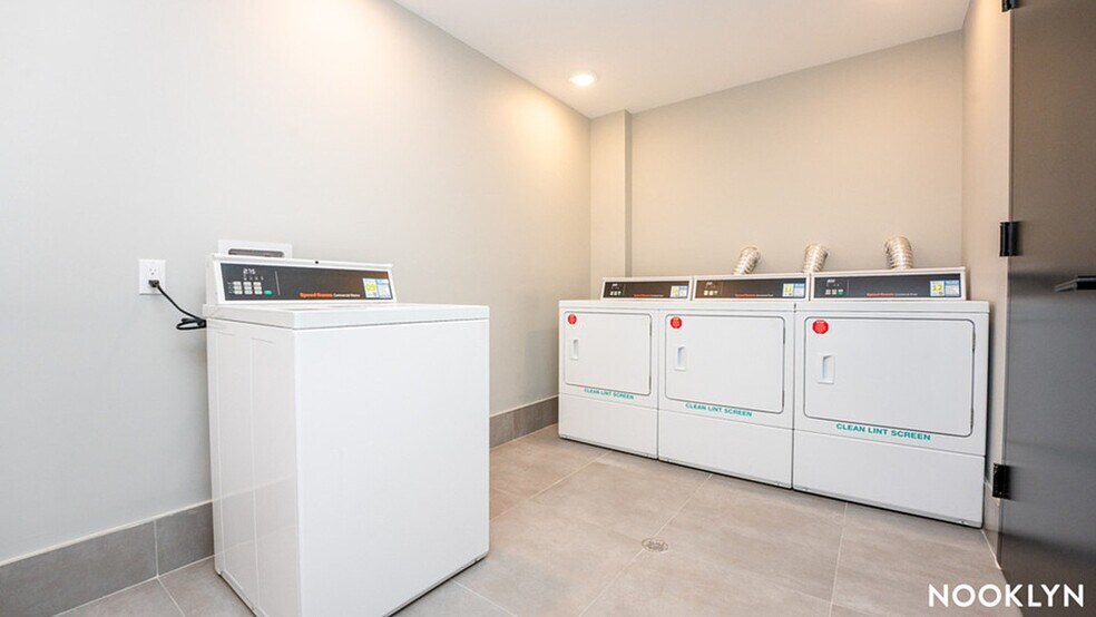 Building Photo - 1042 President St