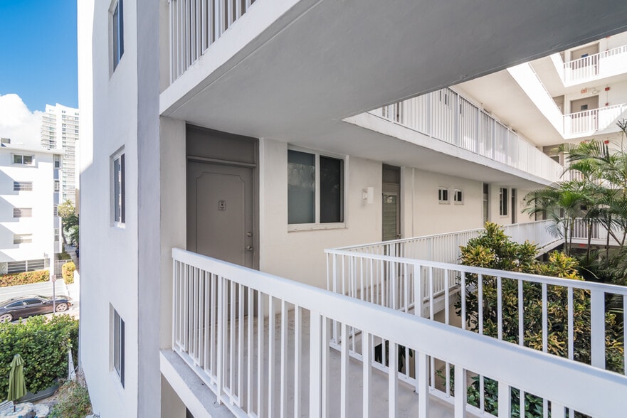 Building Photo - 1670 Bay Rd