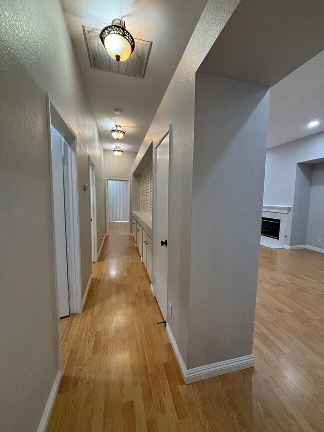 Building Photo - Beautiful Rancho Cucamonga 3 Bedroom/ 2 Bath Home