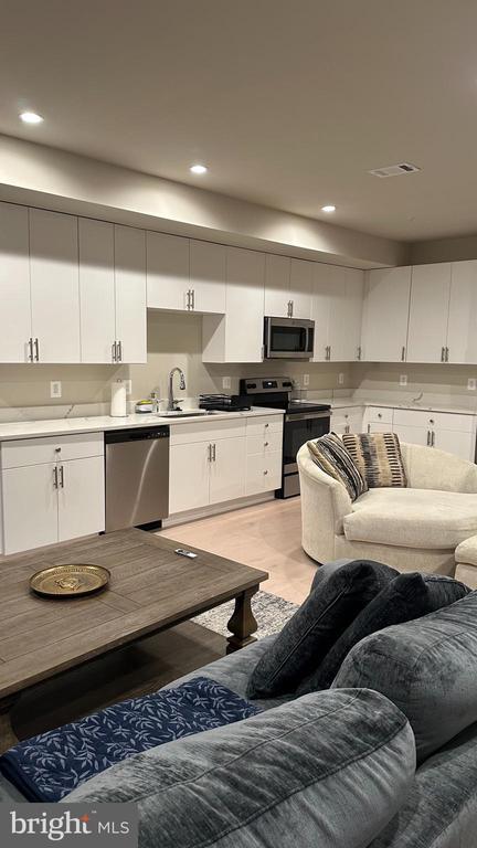 Building Photo - 235 Valley Ave SE