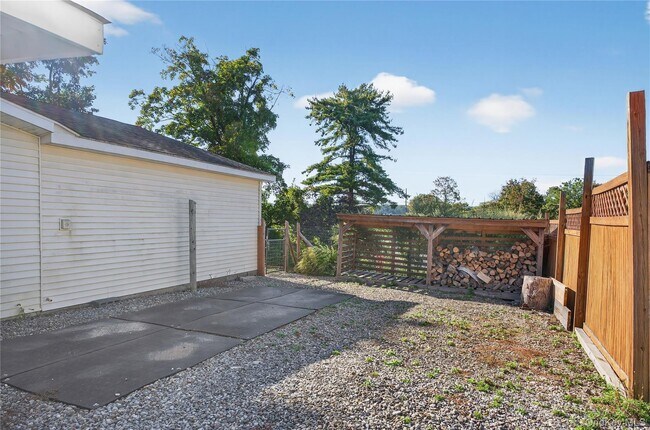 Building Photo - 9 Wickes Ln
