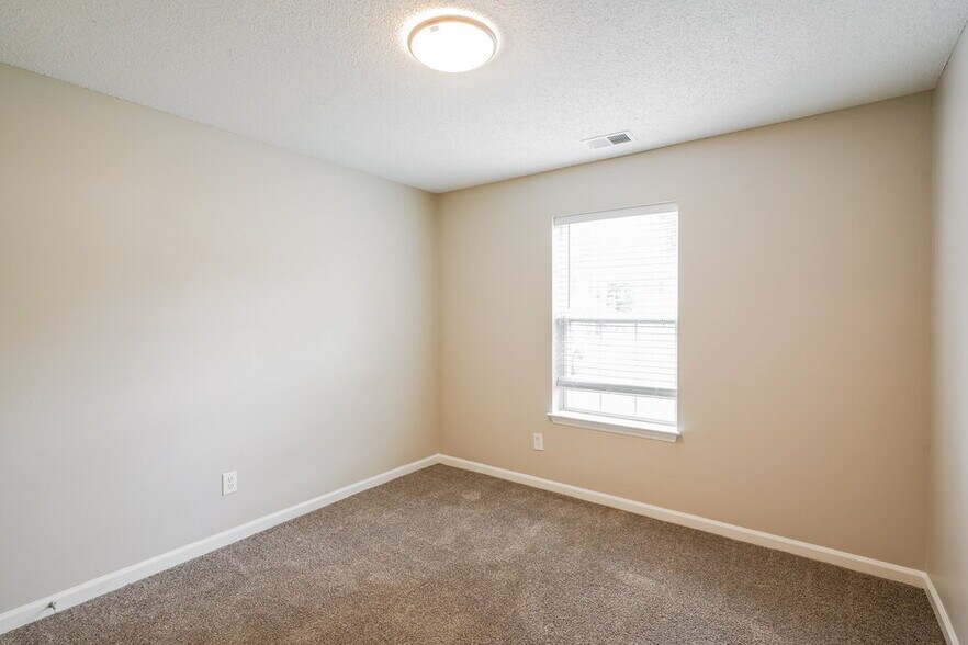 Building Photo - 712 Alisa Cove