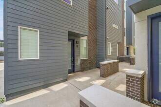 Building Photo - $3,095.00 - 2 Bedrooms, 2.2 Bathrooms, Tow...