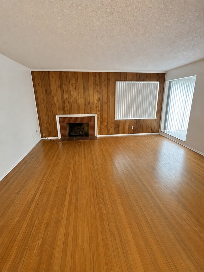 Building Photo - 6741 Cherrywood Cir