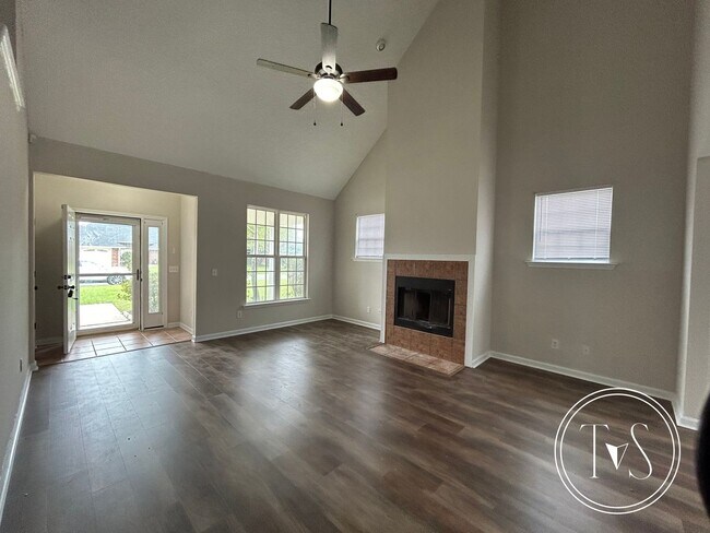 Building Photo - Spacious 3-Bedroom Home with Over 2,300 Sq. Ft.