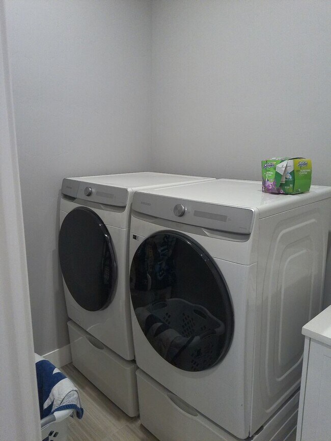 Building Photo - Beautiful Brand-New Home for Rent in Viewpoint Estates Winter Rental