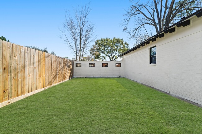 Building Photo - 10722 Lynbrook Dr