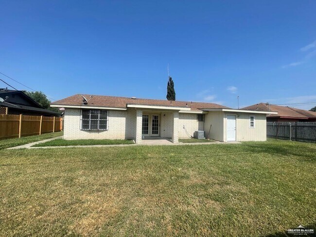 Building Photo - 14-25 1/2 N 25 1/2 St