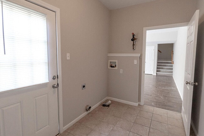 Building Photo - 1924 Center St