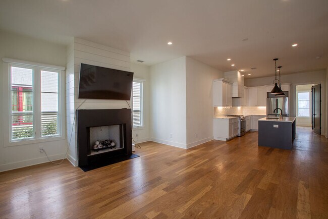 Building Photo - 130 2nd St