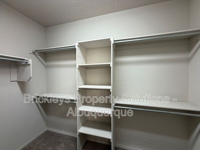 Building Photo - 7420 Tangerine Ct NE