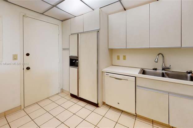 Building Photo - 11113 Biscayne Blvd