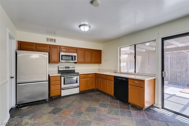 Building Photo - 3318 China Dr