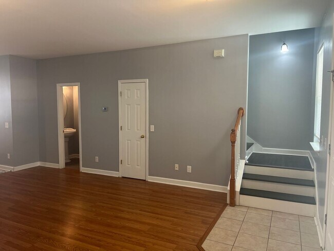 Building Photo - ** 1 Month Free Rent** Beautiful 3 Bedroom/ 2.5 Bath Unfurnished Townhouse in Wellstone!