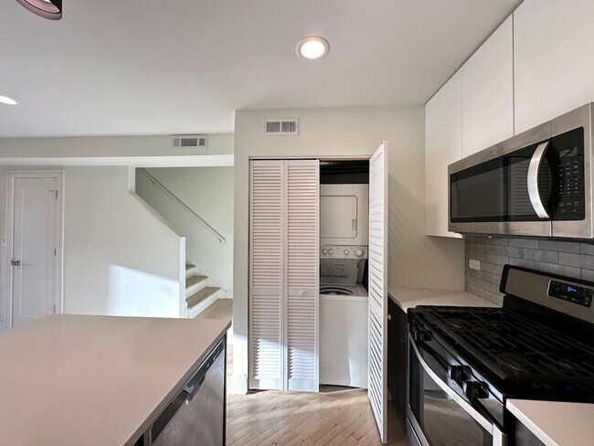 Building Photo - 949 W Grace St