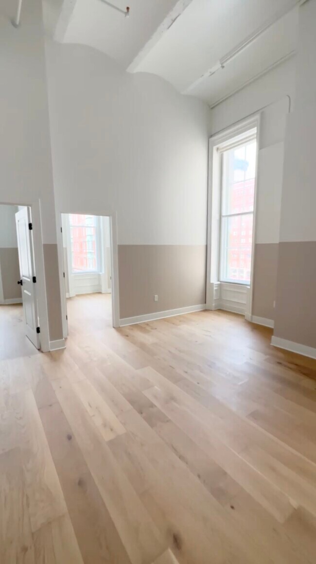 Building Photo - City Hall