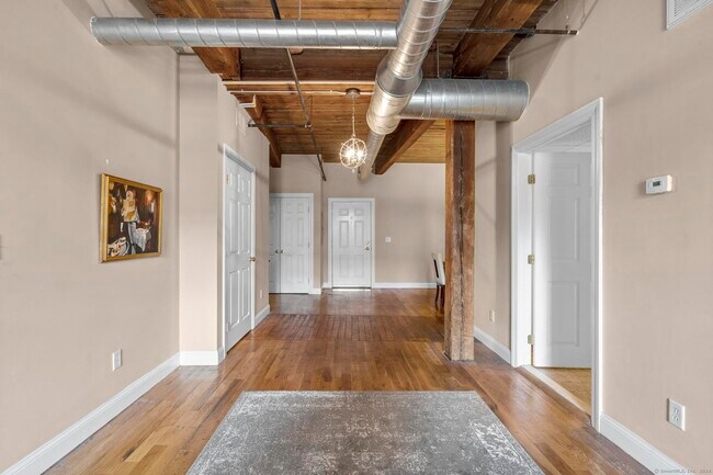 Building Photo - 145 Canal St E