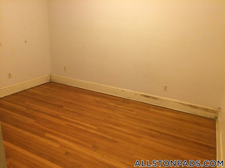 Building Photo - 11 Scottfield Rd