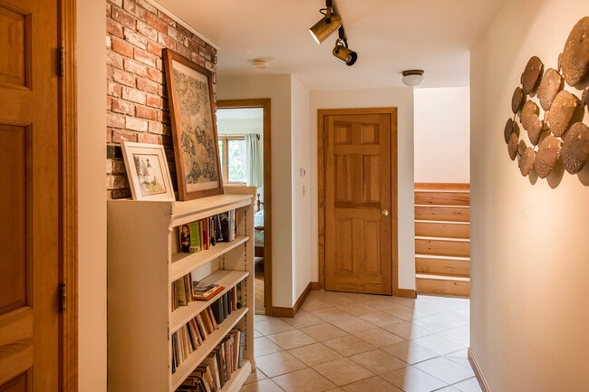 Building Photo - 35 Parsons Beach Rd