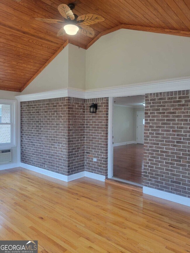 Building Photo - 3370 Westbrook Rd
