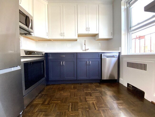 Building Photo - 395 Broadway