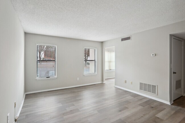 Living Are - 1813 Huntingdon Chase