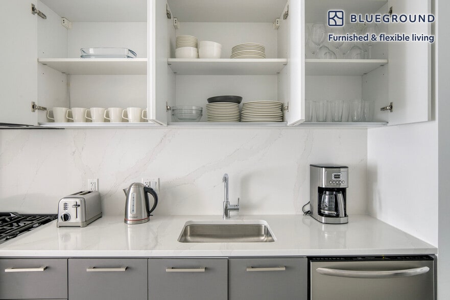 Building Photo - 949 1st St SE