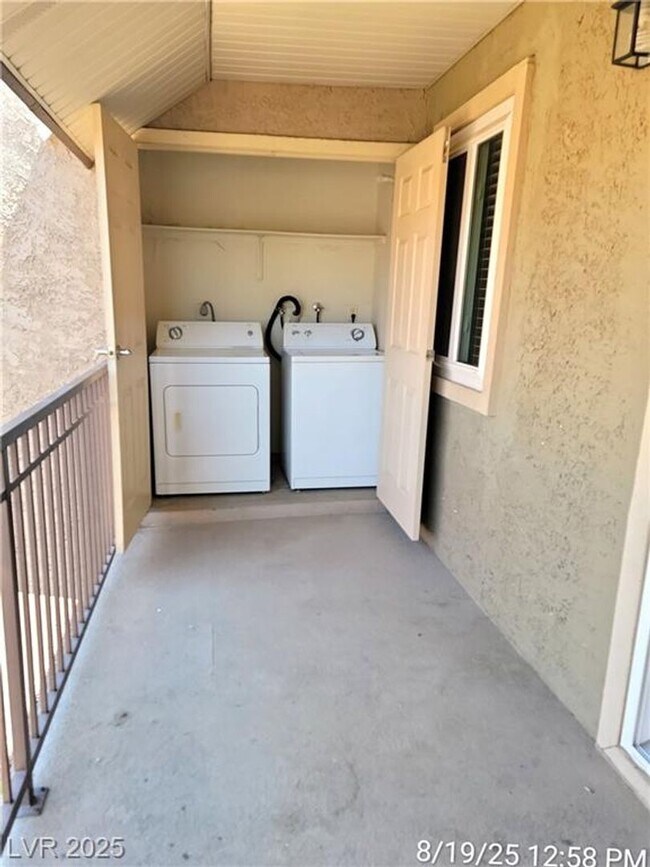 Building Photo - Adorable unit in Bella Vita community!