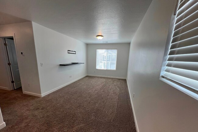 Building Photo - 632 Sugar Beet Dr