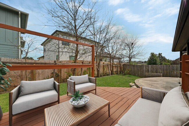 Building Photo - 1805 Morts Pl