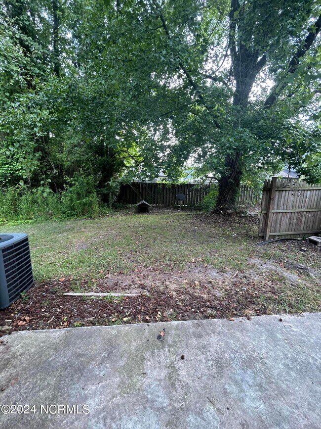 Building Photo - 208 Lindbeth Dr