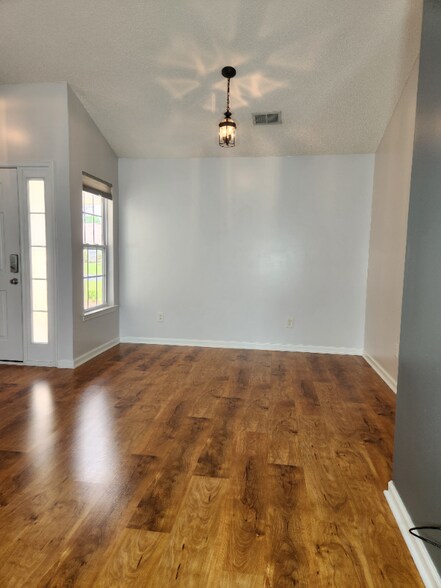Building Photo - 505 White Hawk Ct