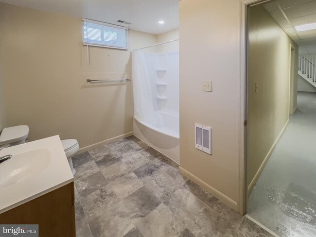 Building Photo - 6470 Rose Hill Dr