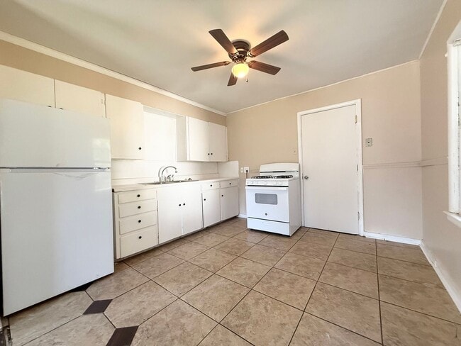 Building Photo - 40 Hill Ln