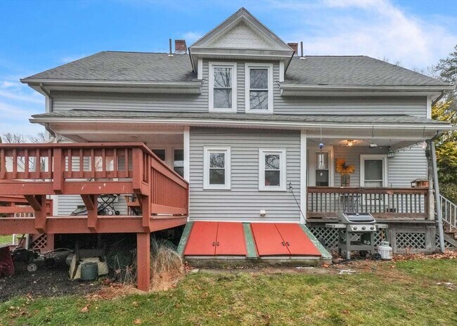 Building Photo - Duplex