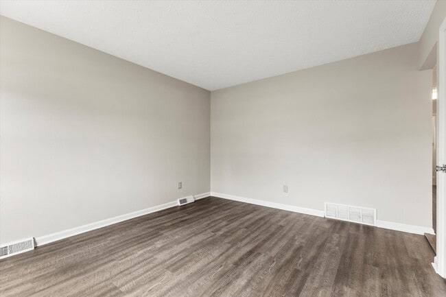 Building Photo - 3215 Aqueduct Dr