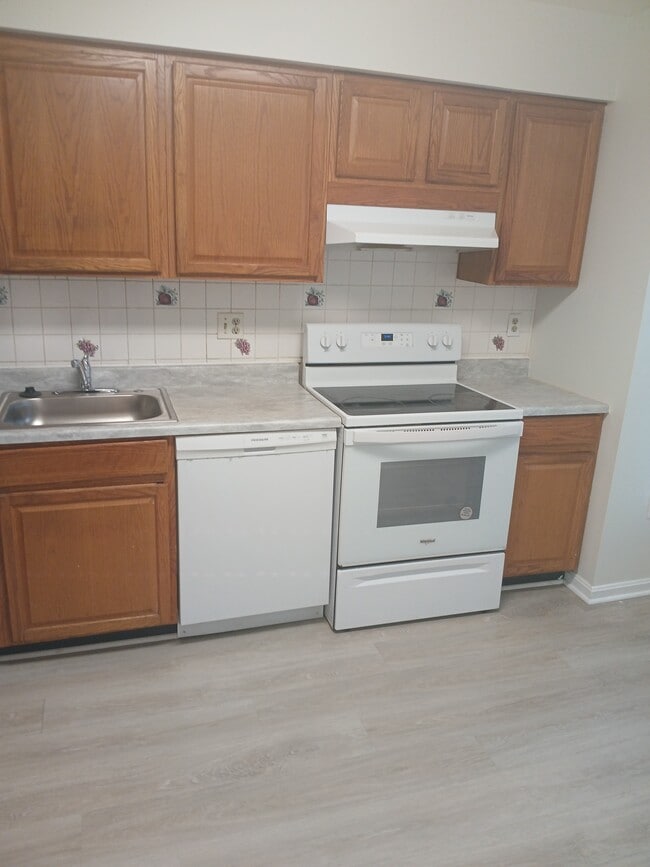 Building Photo - 103 Joyceton Terrace