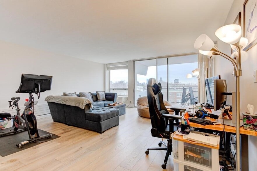 Building Photo - 60 Babcock St