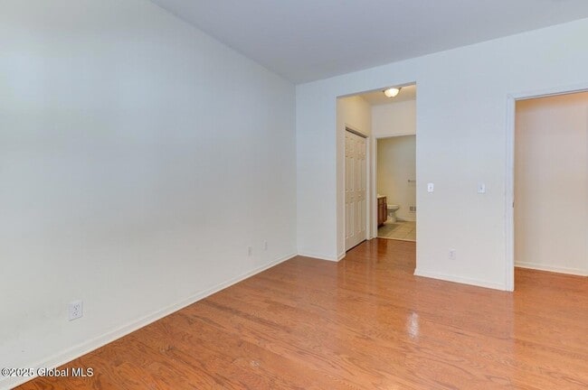 Building Photo - 55 Renaissance Ln