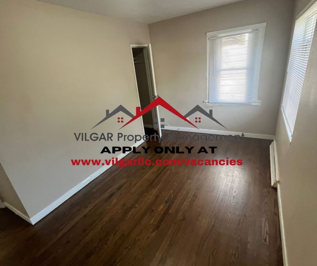 Building Photo - This attractive 2 large bedroom, 1 bathroo...