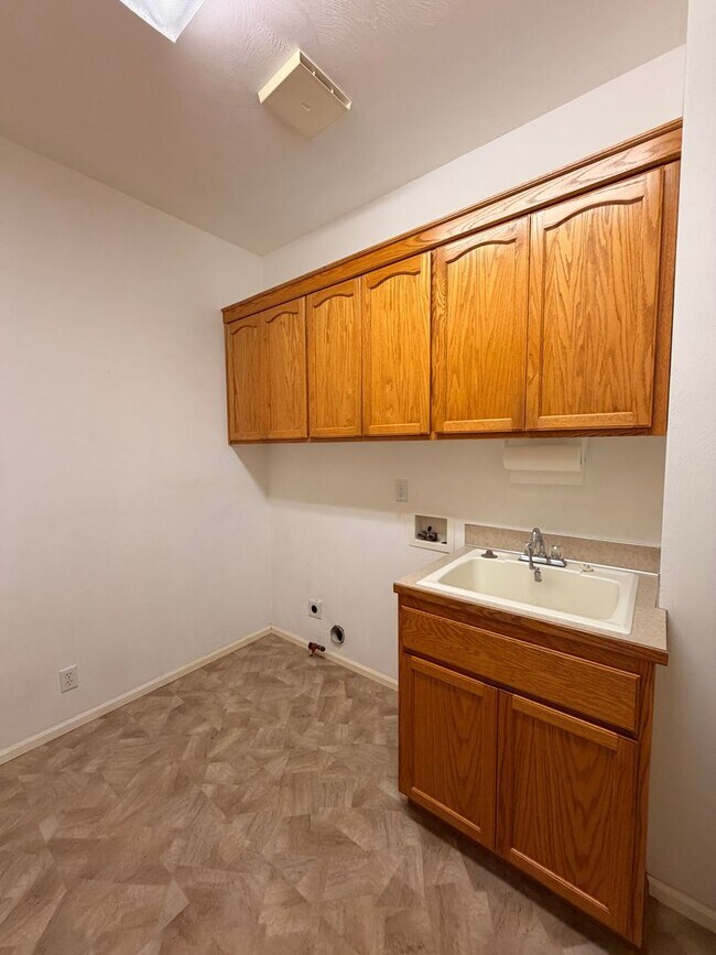Building Photo - 3- Bedroom home in Hayden Bridge