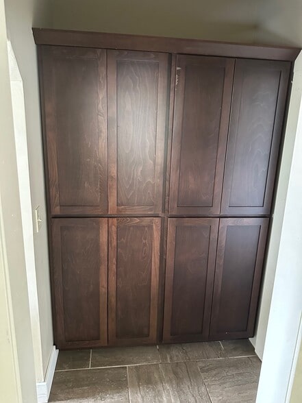 Building Photo - 518 E Augusta Ave