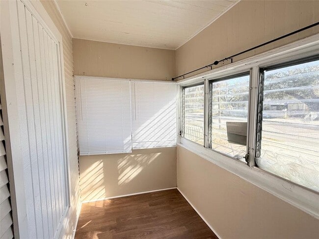 Building Photo - 2609 4th St S