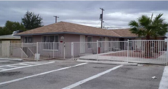 Building Photo - 1820 Lewis Ave