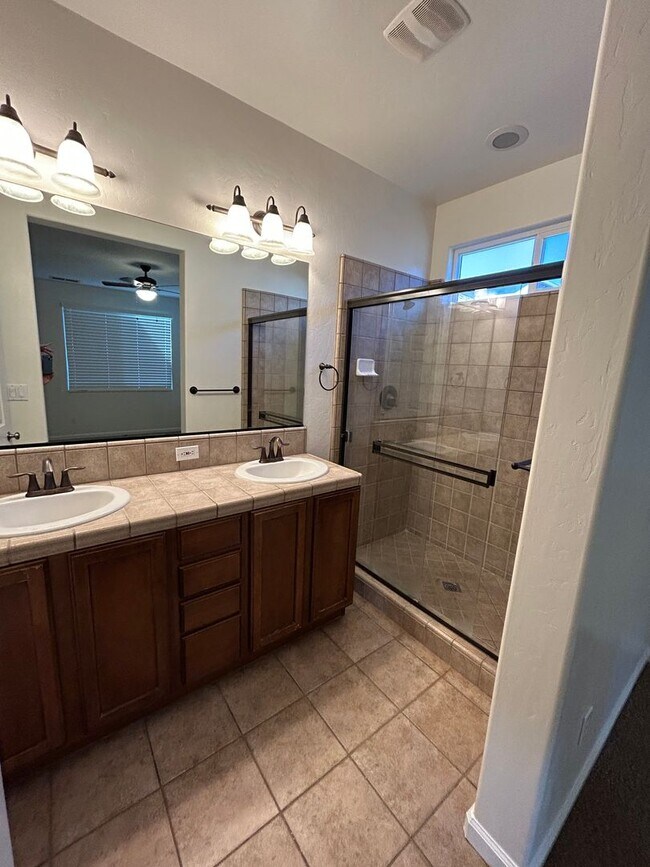 Building Photo - Beautiful & Spacious home in The Desirable Bella Serra Gated Community!