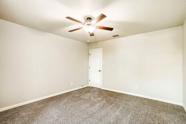 Building Photo - First time rental! Large home!