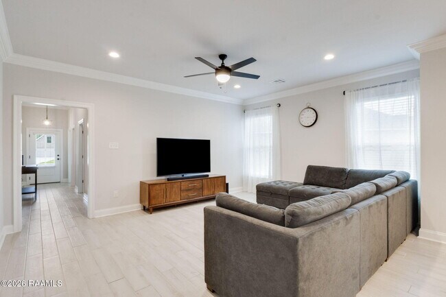 Building Photo - 106 Virtuous St