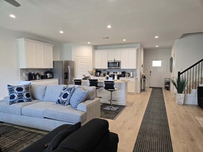 Building Photo - 10001 N Fulshear Dr