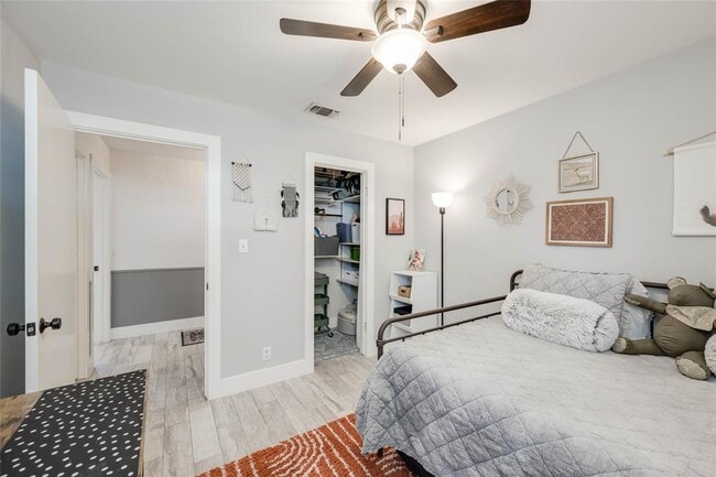 Building Photo - 11512 Oak Trail