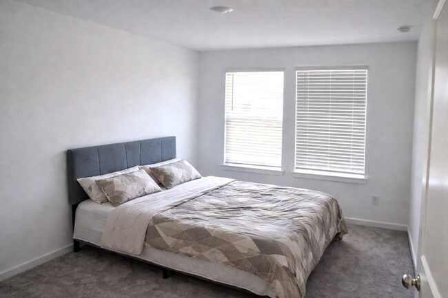 Building Photo - 9639 Lily Vis Ln